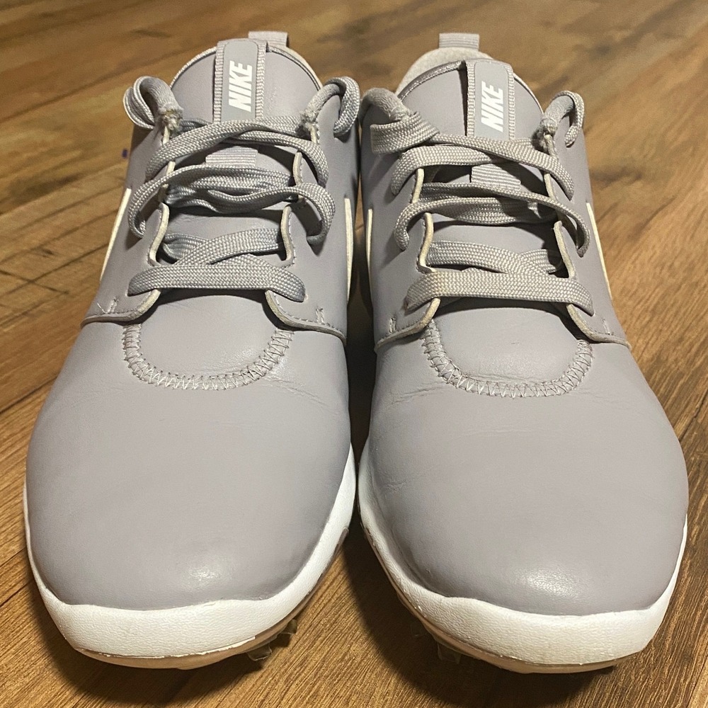 Nike Women's Golf Shoes Light Grey White Swoosh Spiked Size 7 AR5582 002 - Picture 2 of 8
